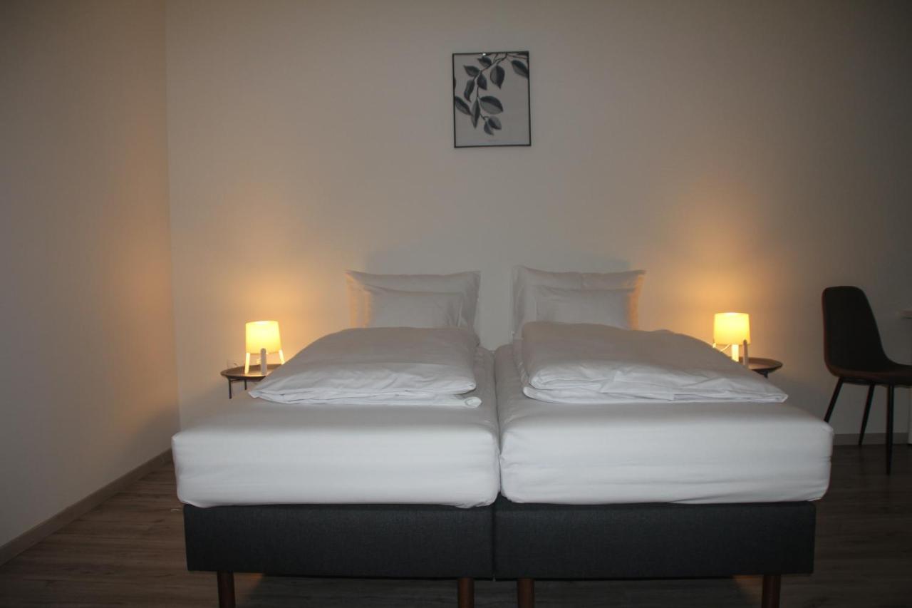 Vecsesi Rendezvenykoezpont Es Panzio Bed & Breakfast