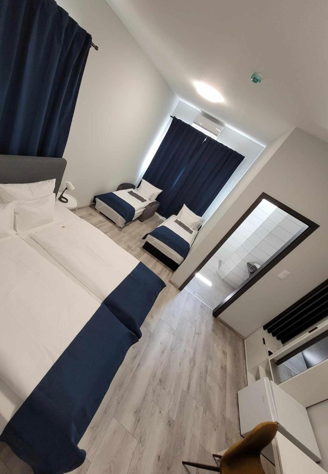Vecsesi Rendezvenykoezpont Es Panzio Bed & Breakfast *