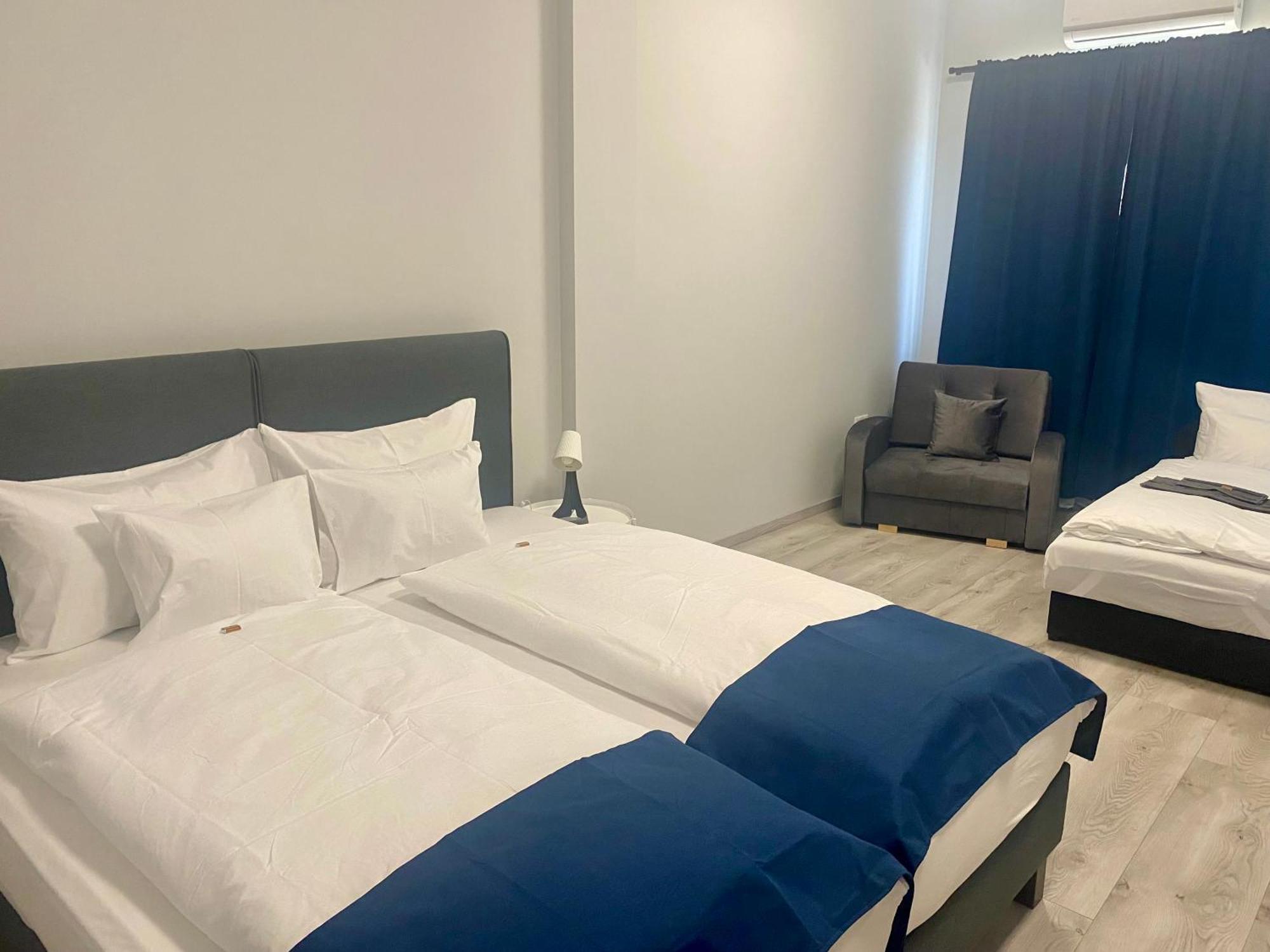 Vecsesi Rendezvenykoezpont Es Panzio Bed & Breakfast *
